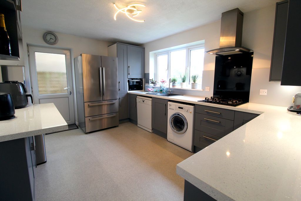 Property photo 3 of 16 Kitchen/Breakfast Room