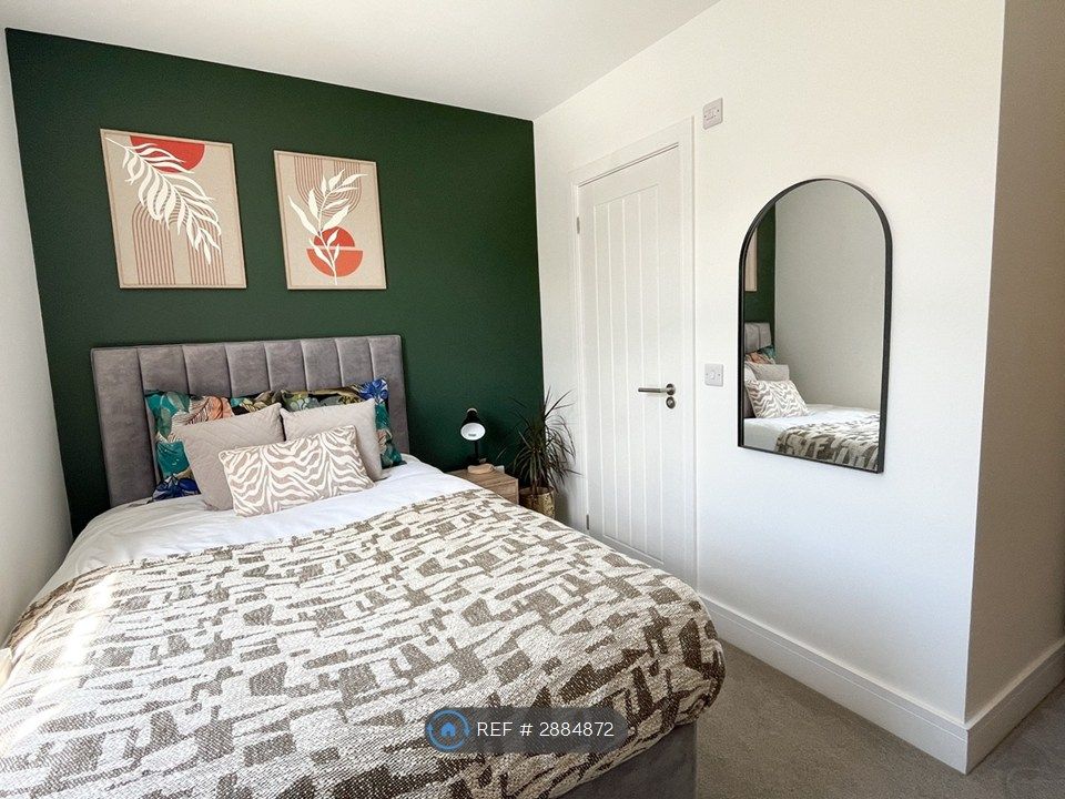 Property photo 1 of 8 Modern Ensuite Double Room