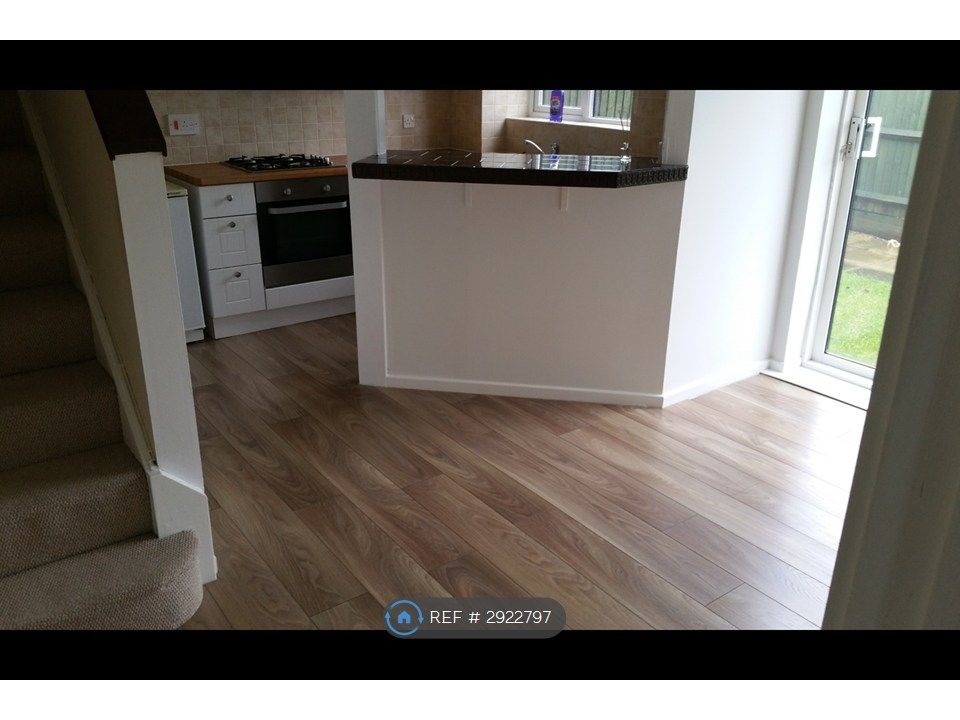 Property photo 3 of 10 Kitchen & Lounge