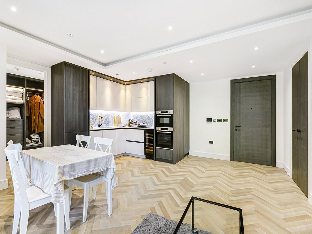 Property photo 2 of 18 Errington House