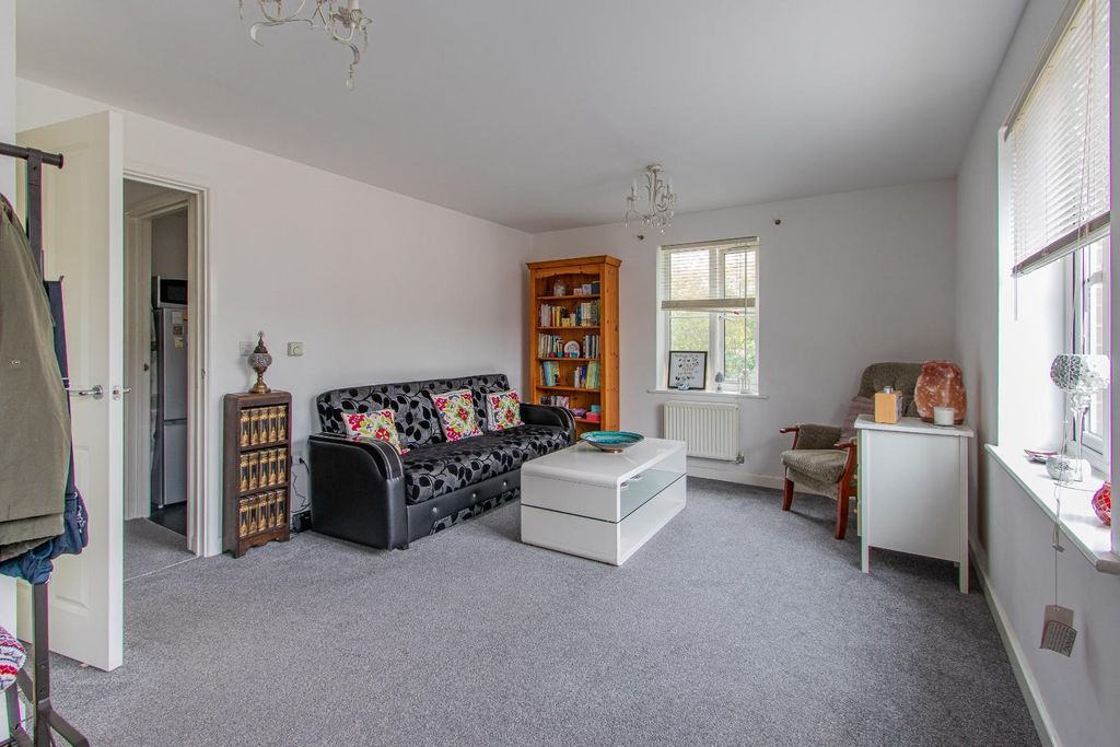 Property photo 3 of 11 Ffordd Ty Unnos 61-13.Jpg