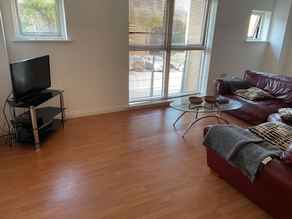 Property photo 3 of 5 Living Room