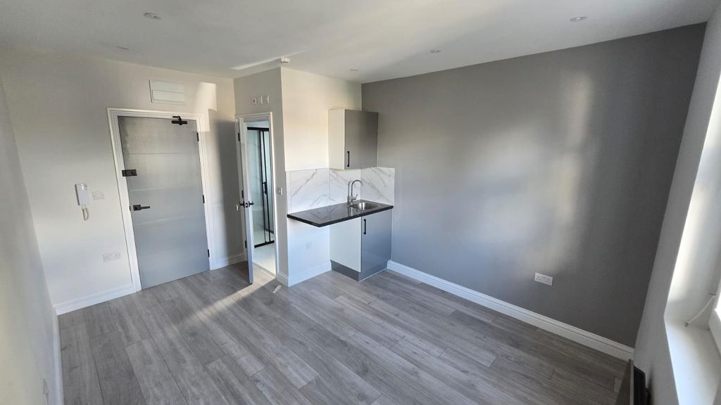 Additional image 5 of 9 bed shared accommodation to rentLedbury Road, London CR0