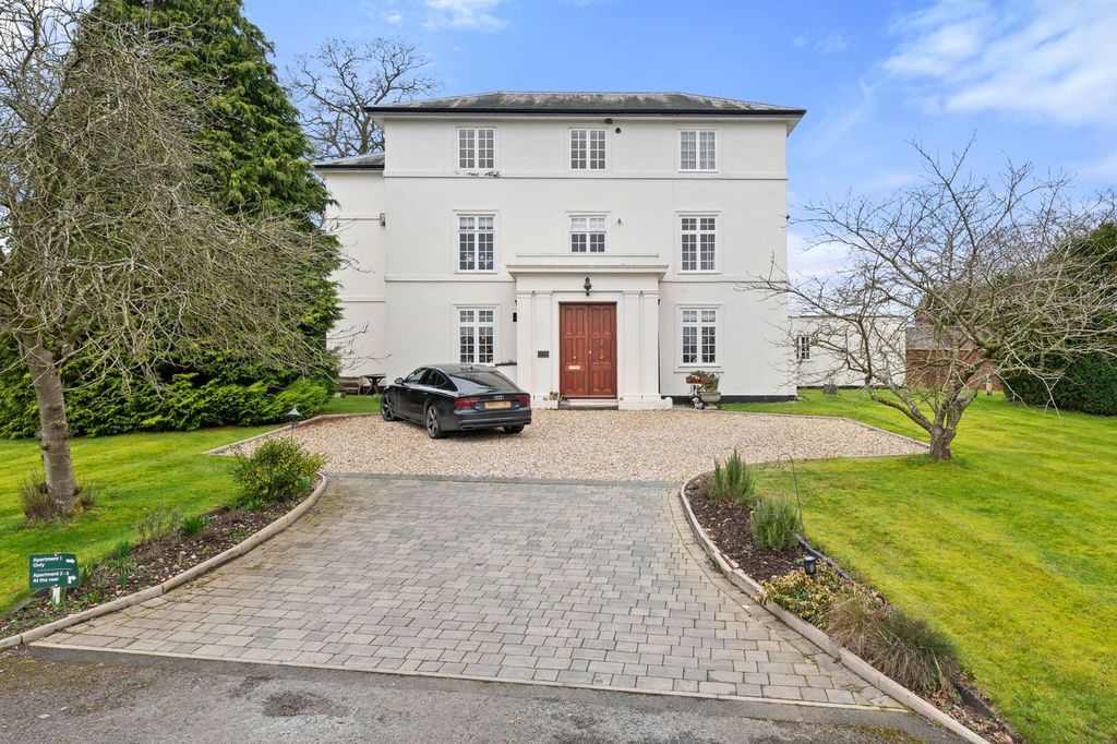 Property photo 2 of 31
