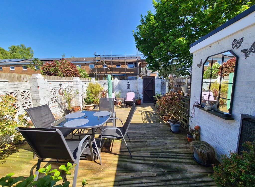 Property photo 2 of 27