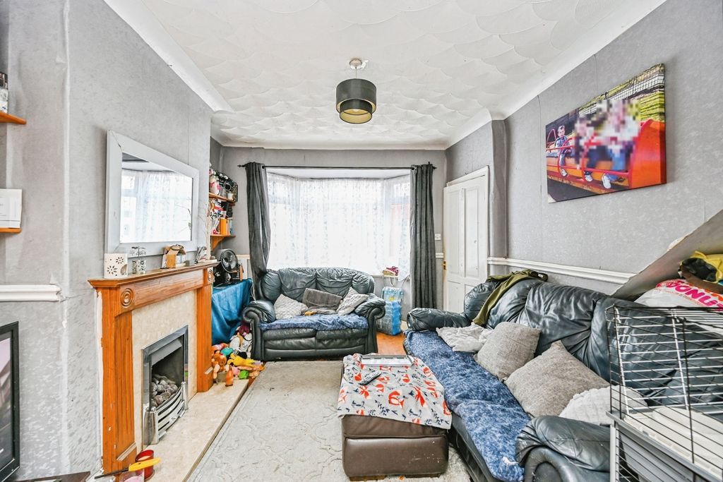 Property photo 2 of 17 Photo