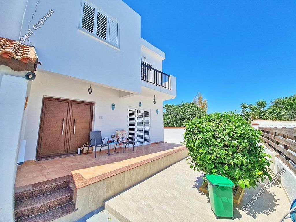 Property photo 2 of 34