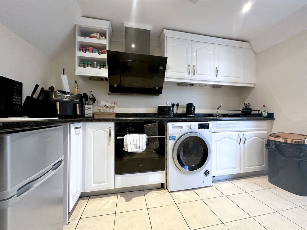 Property photo 2 of 6 Kitchen