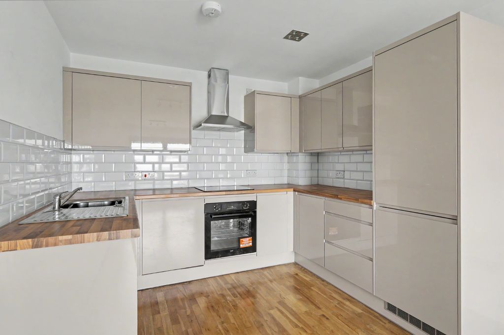 Property photo 3 of 21 4974105