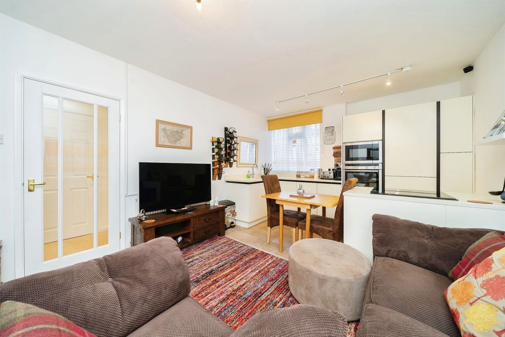 Property photo 3 of 14