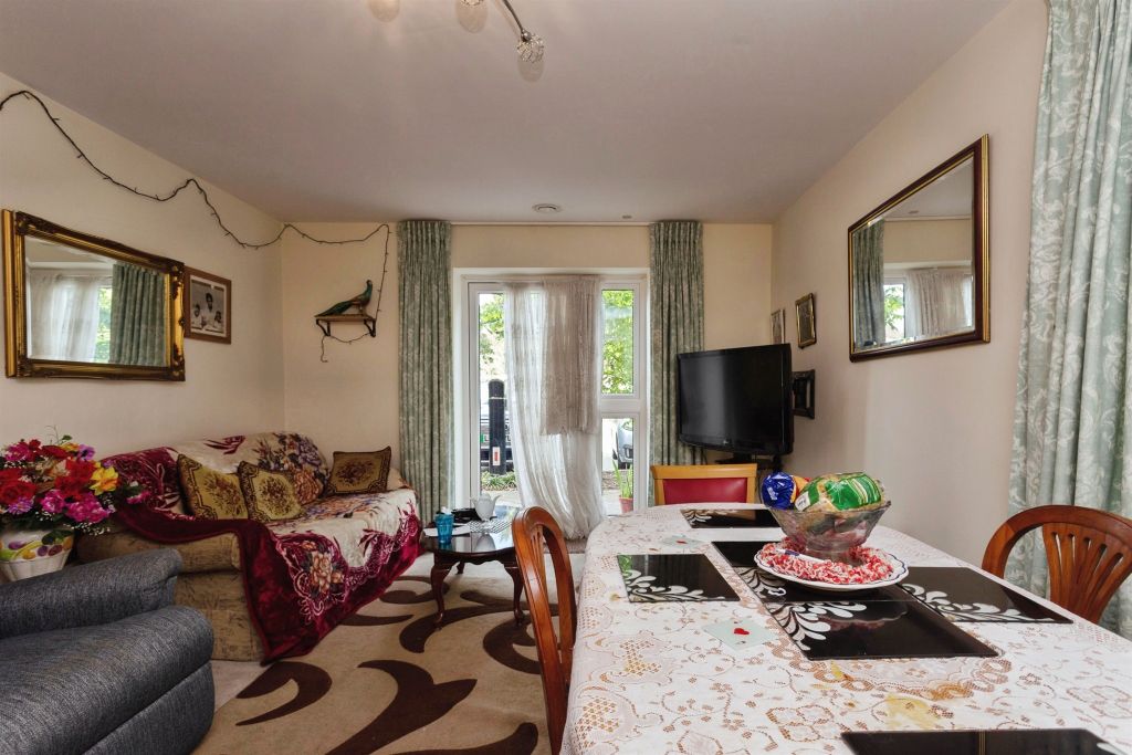 Property photo 2 of 16