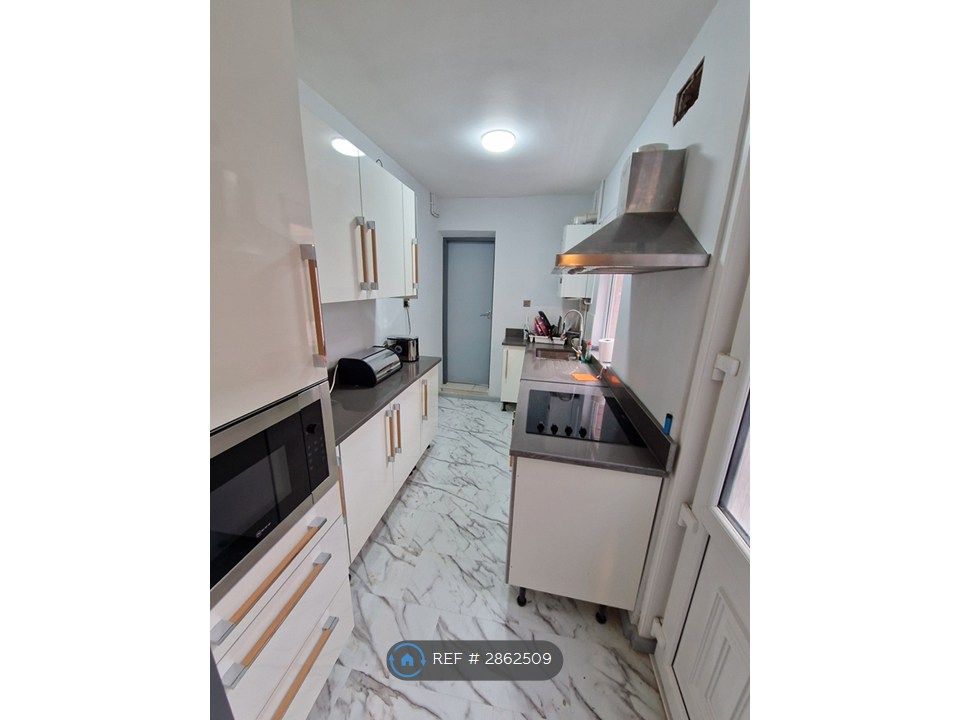 Property photo 1 of 2