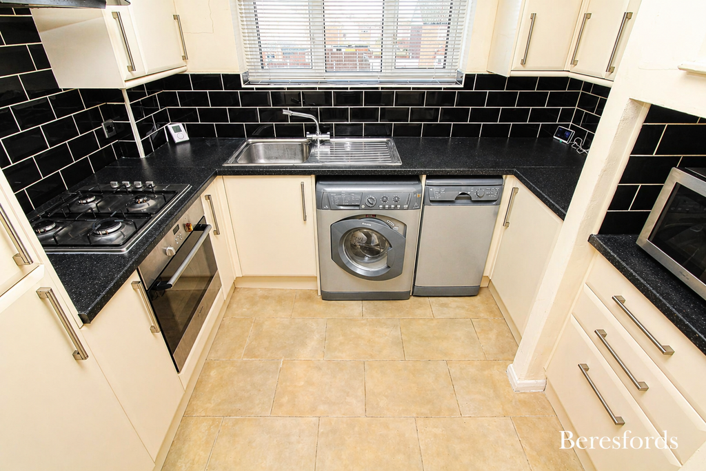 Property photo 3 of 7 Kitchen