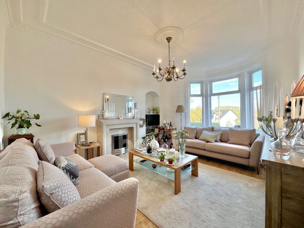 Property photo 2 of 25 Russell Drive, Dalry Lounge Pic