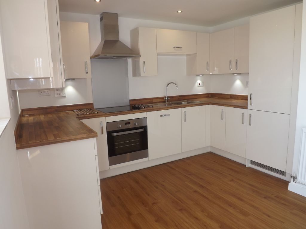 Property photo 3 of 9 Kitchen
