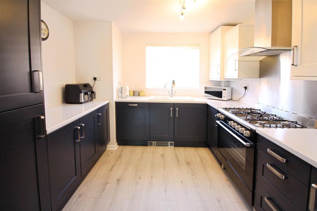 Property photo 2 of 14 Kitchen