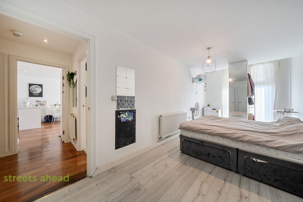 Property photo 3 of 12 2B57Afcf-7Fac-4F8...