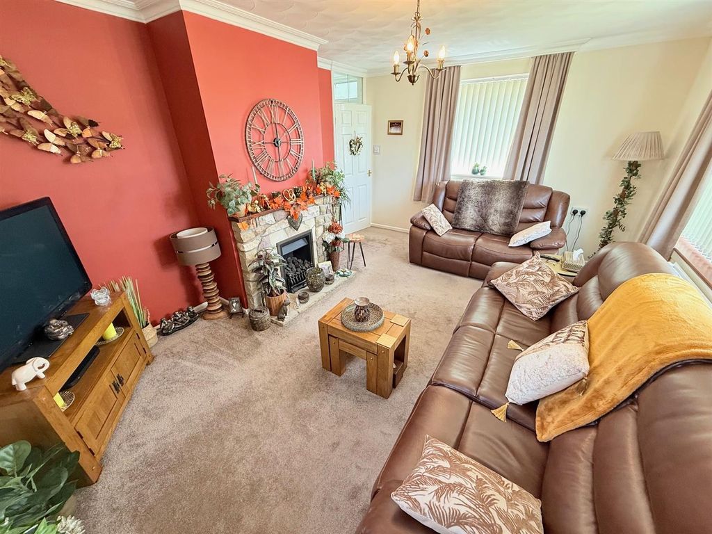 Property photo 3 of 19 Living Room
