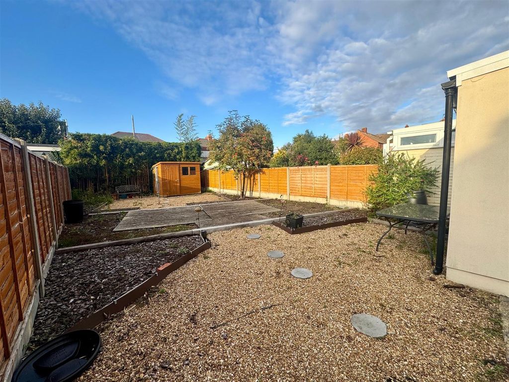 Property photo 2 of 25 Garden
