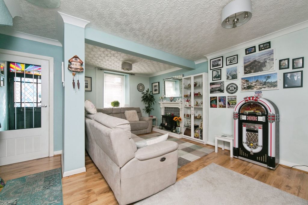 Property photo 2 of 16 Pbox-Img.Jpg