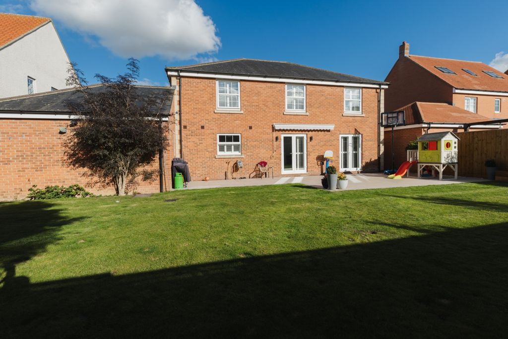 Property photo 3 of 25 Woodchester 24