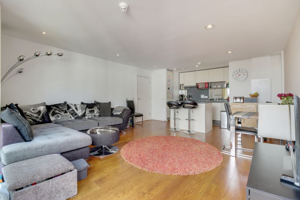 Property photo 3 of 17 Lounge Rev