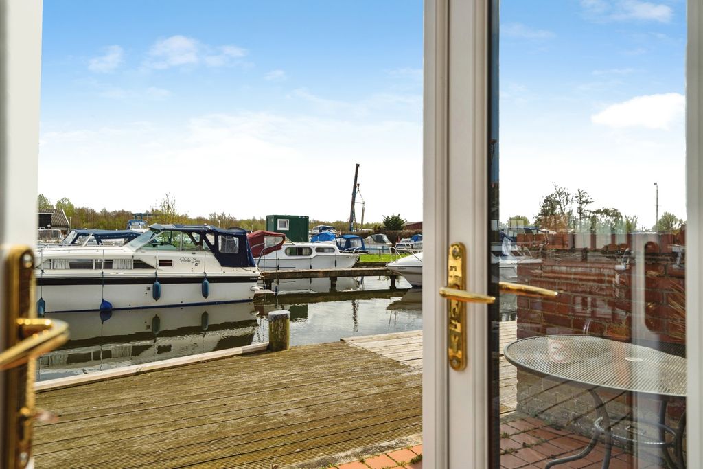 Property photo 3 of 19 Pbox-Img.Jpg
