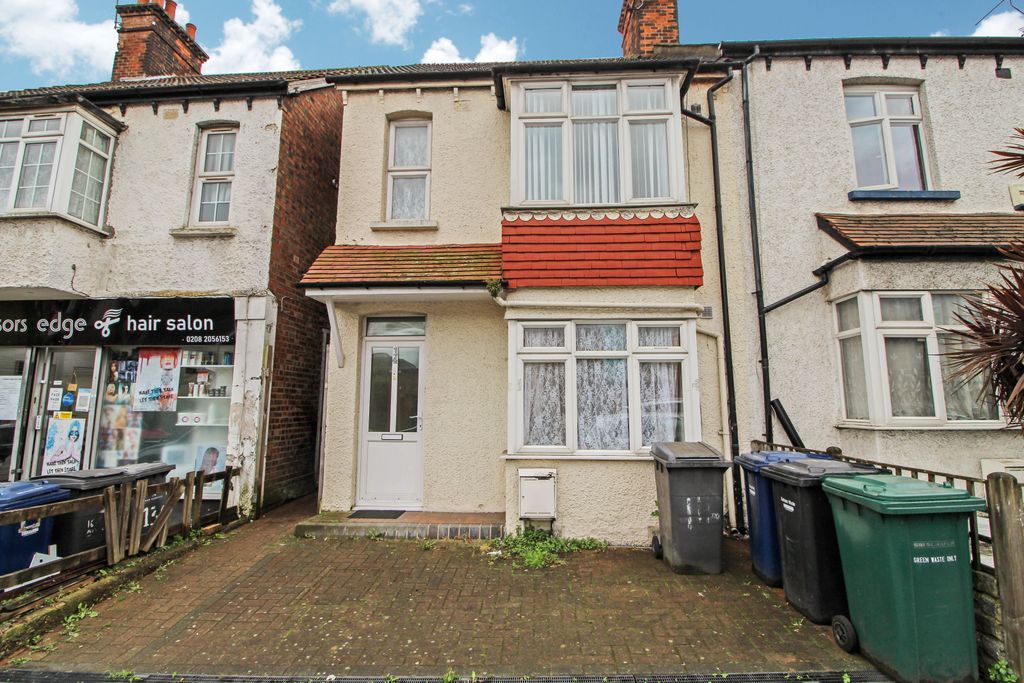 Property photo 1 of 20 Three Bedroom End Terraced House For Sale