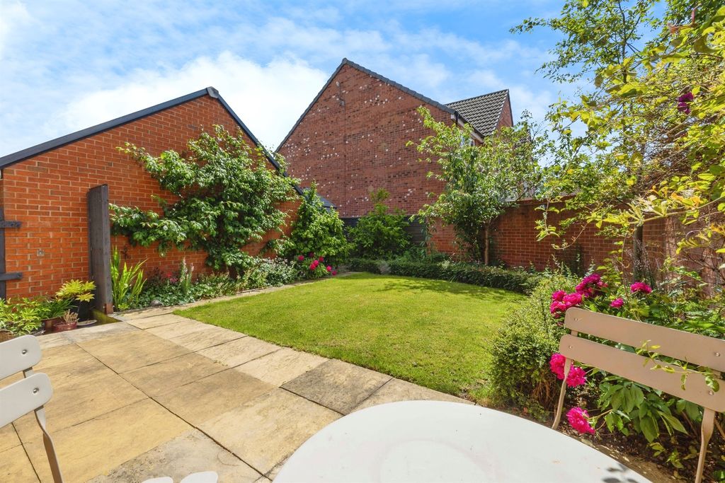 Property photo 2 of 17