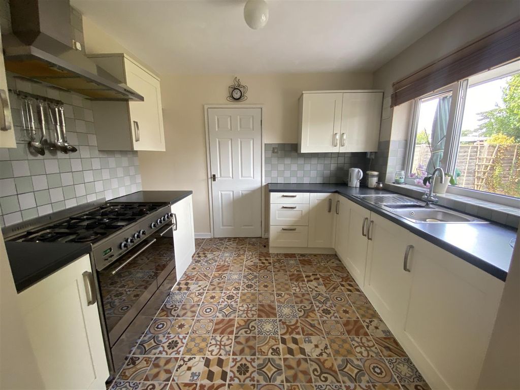 Property photo 3 of 13 Kitchen
