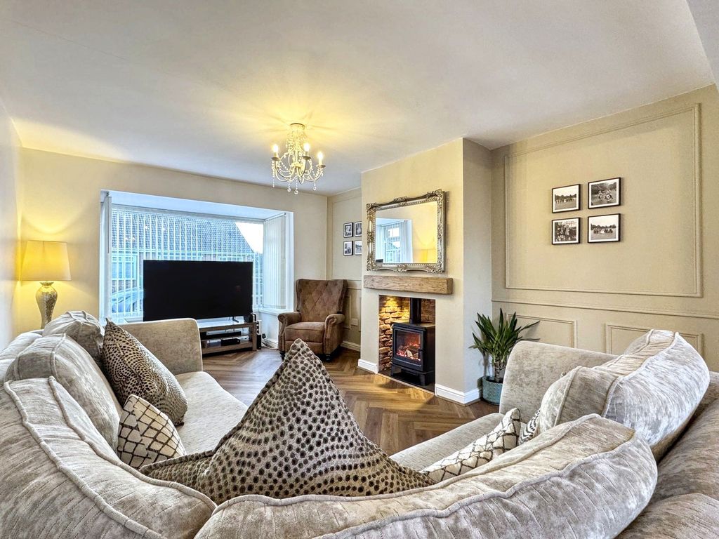 Property photo 2 of 28