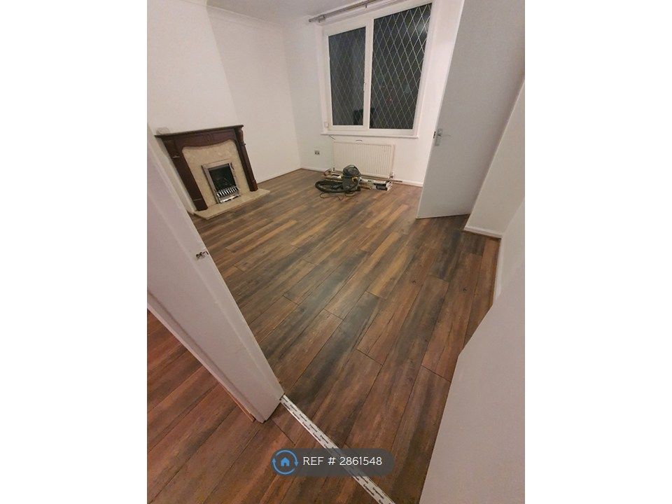 Property photo 3 of 6 Front Room
