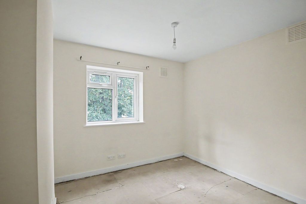 Property photo 2 of 13 First & Second Floor Flat, 27 Carnarvon Road, London E15 4Jw
