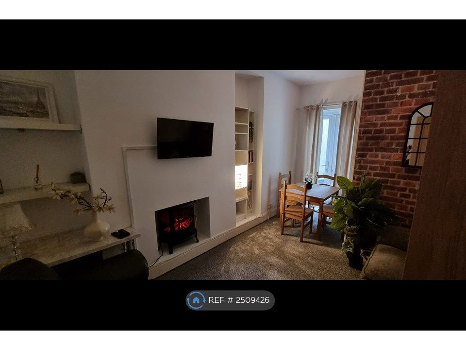 Property photo 3 of 21 Living Room