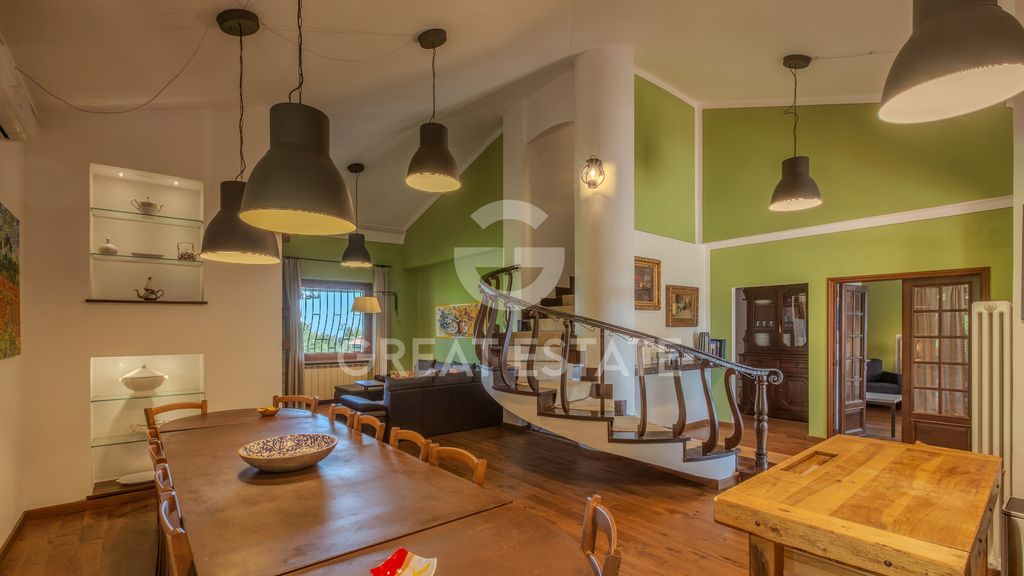 Property photo 2 of 69 Interiors