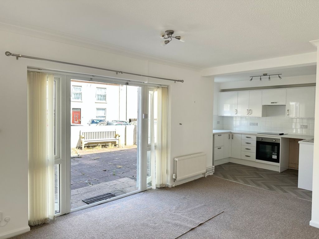 Property photo 2 of 9 5209131