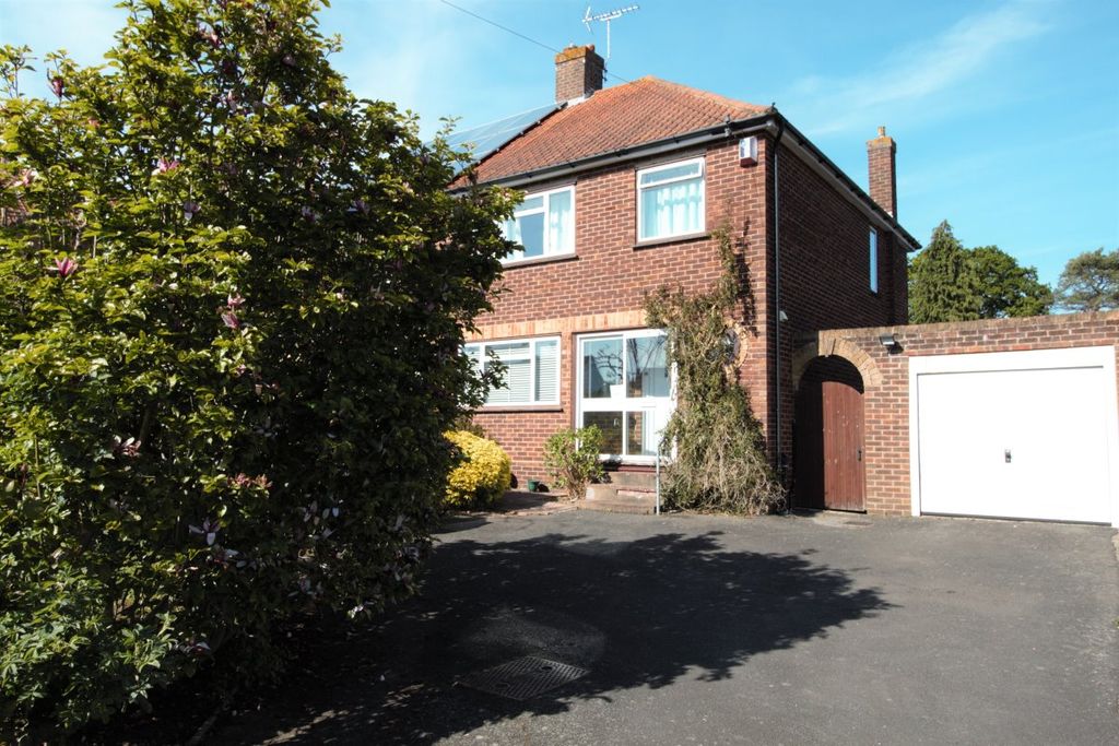 Property photo 1 of 14 3 Bed Part Furnished Semi -Detached