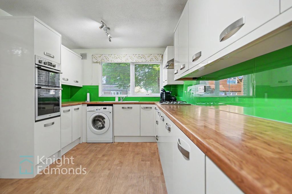 Property photo 2 of 14 Kitchen