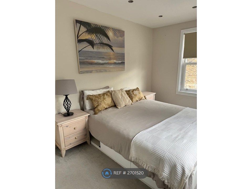 Property photo 1 of 9 Main Bedroom