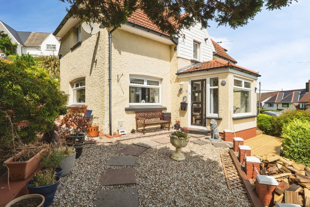 Property photo 1 of 33