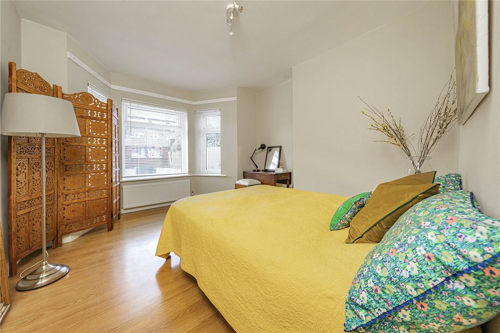 Property photo 3 of 17 Bedroom