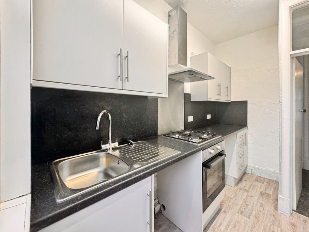 Property photo 2 of 9 Kitchen