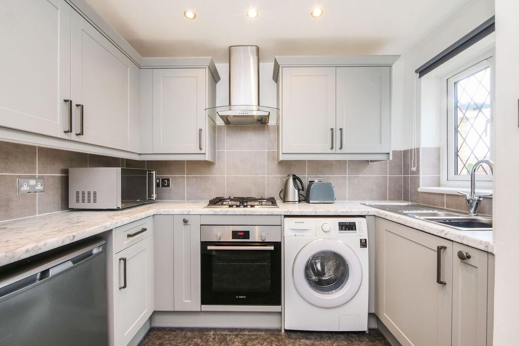 Property photo 3 of 13 Kitchen