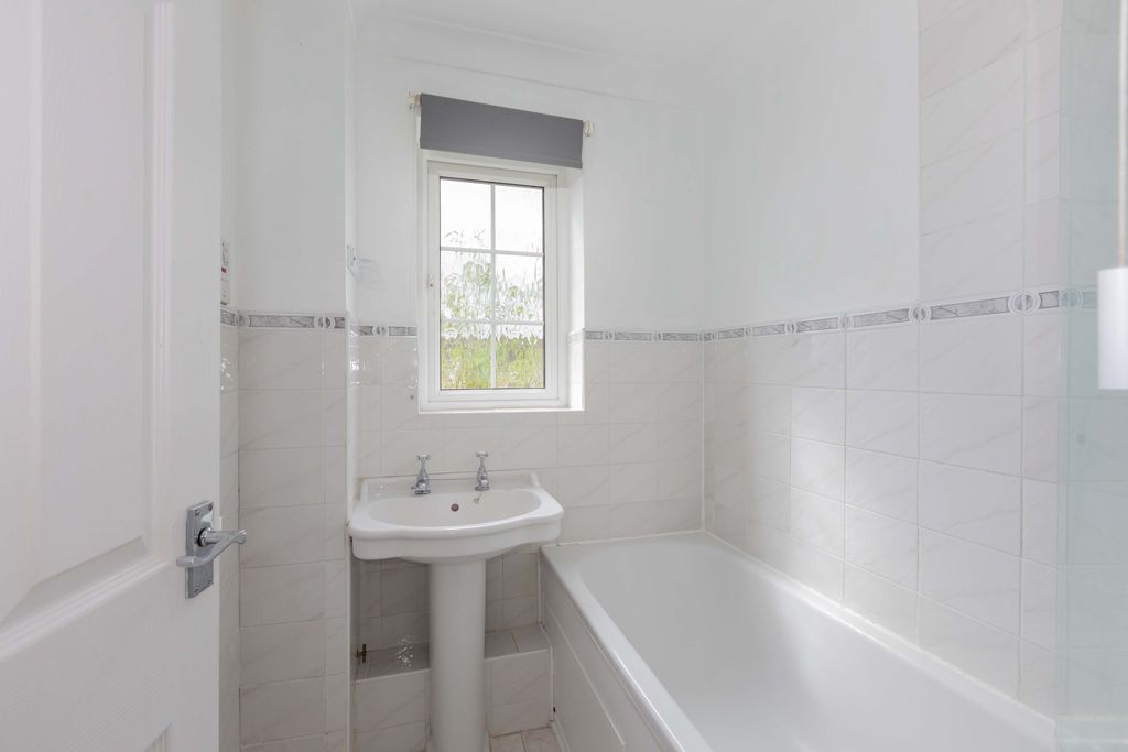 Property photo 3 of 12 7 Ostler Gate-8