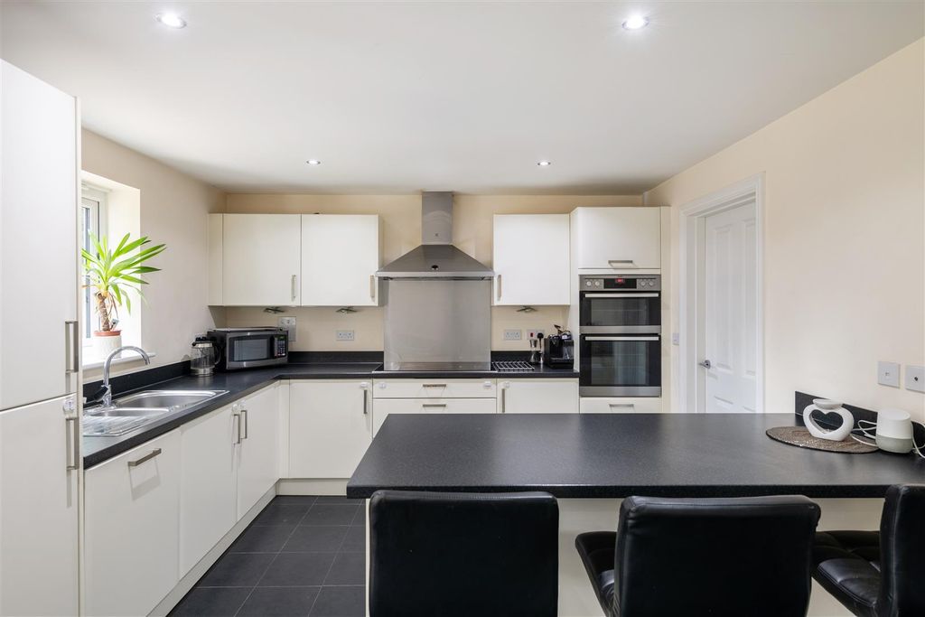 Property photo 3 of 20 Kitchen 3.Jpg