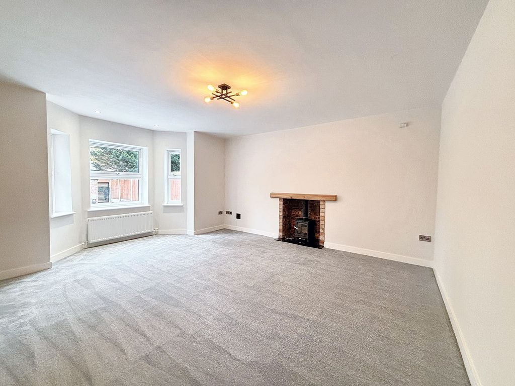 Property photo 3 of 35