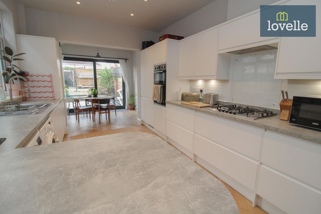 Property photo 2 of 14