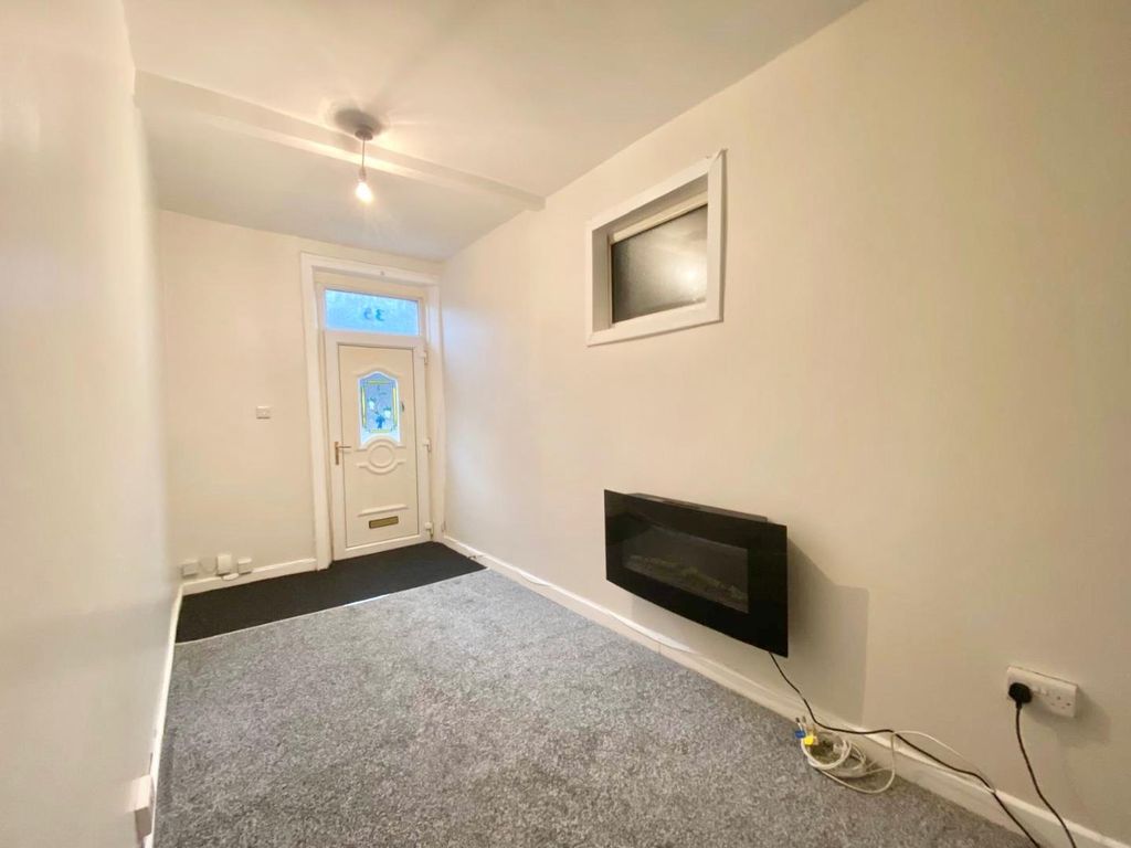 Property photo 2 of 8 Lounge