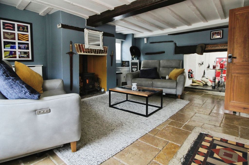 Property photo 2 of 26