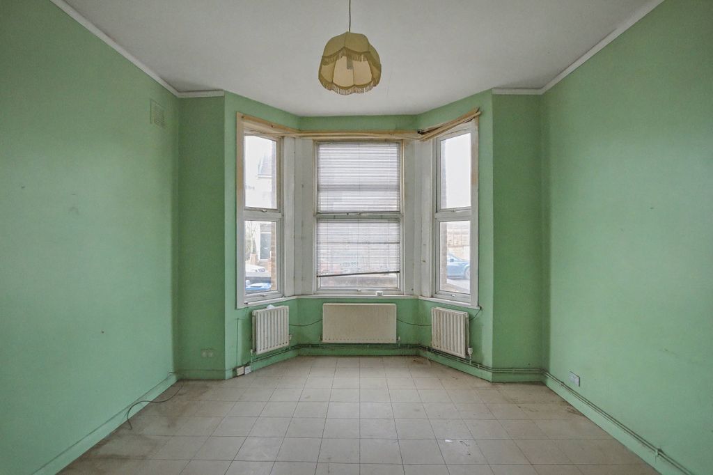 Property photo 2 of 12 Ground Floor Flat 1 Nightingale Road, Harlesden, London Nw10 4Rg